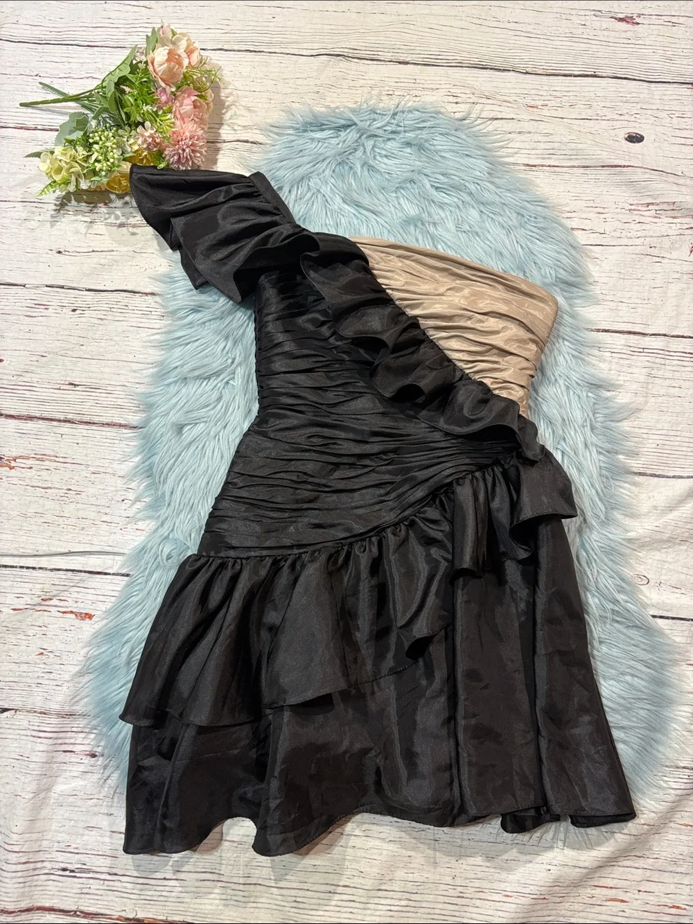 NWT MACDUGGAL One Shoulder Ruffle Layered Champagne Black Mini Dress